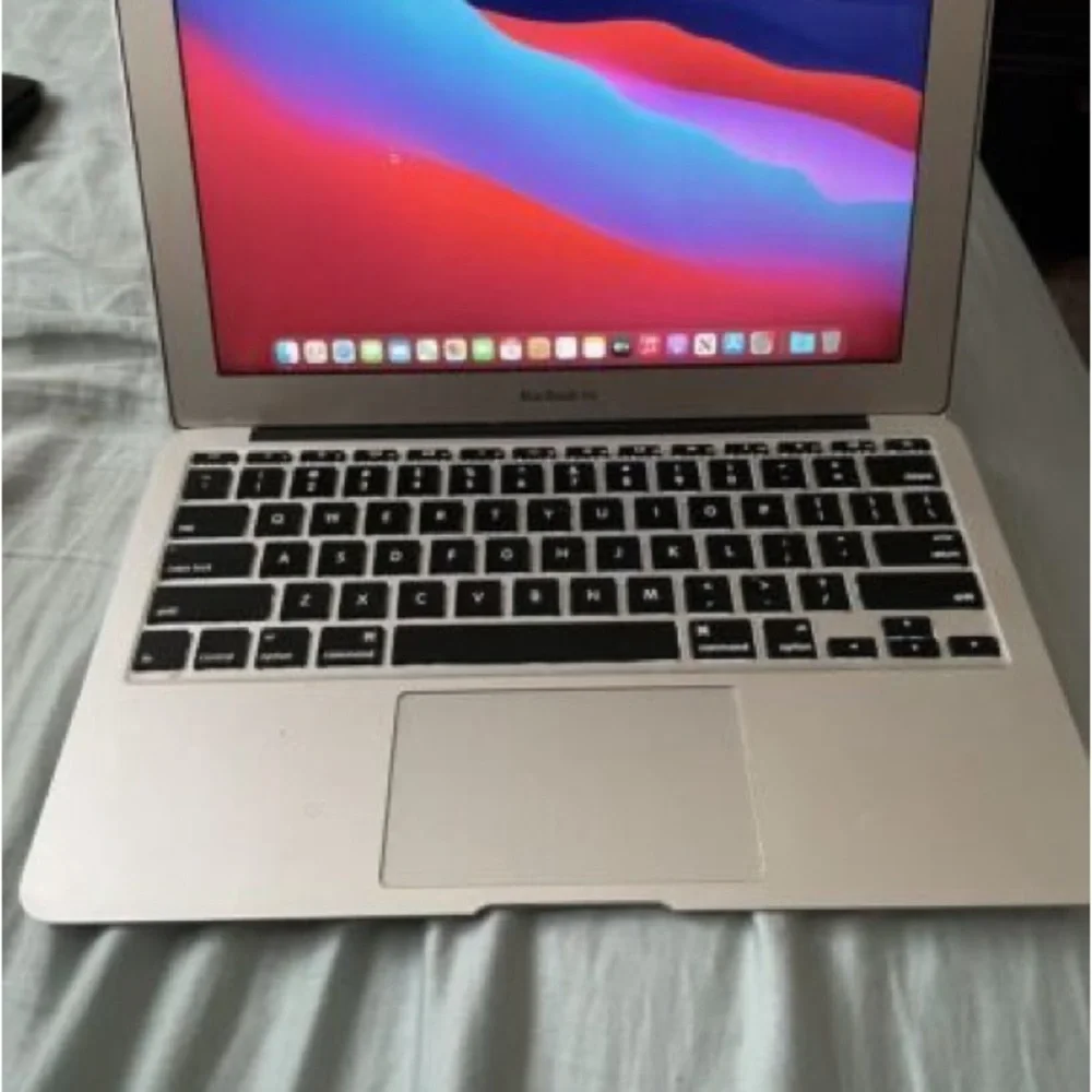 Apple MacBook air in Sleek Silver comes with the charger